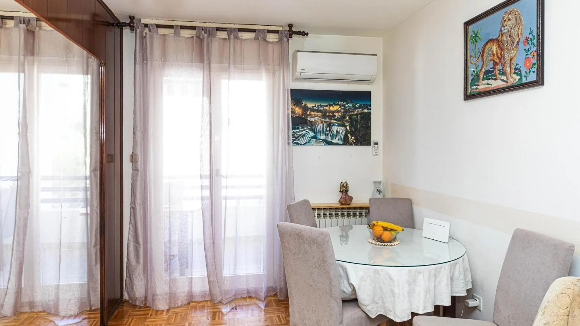 Gorgeous Apartment In Trogir With Kitchenette 0*,