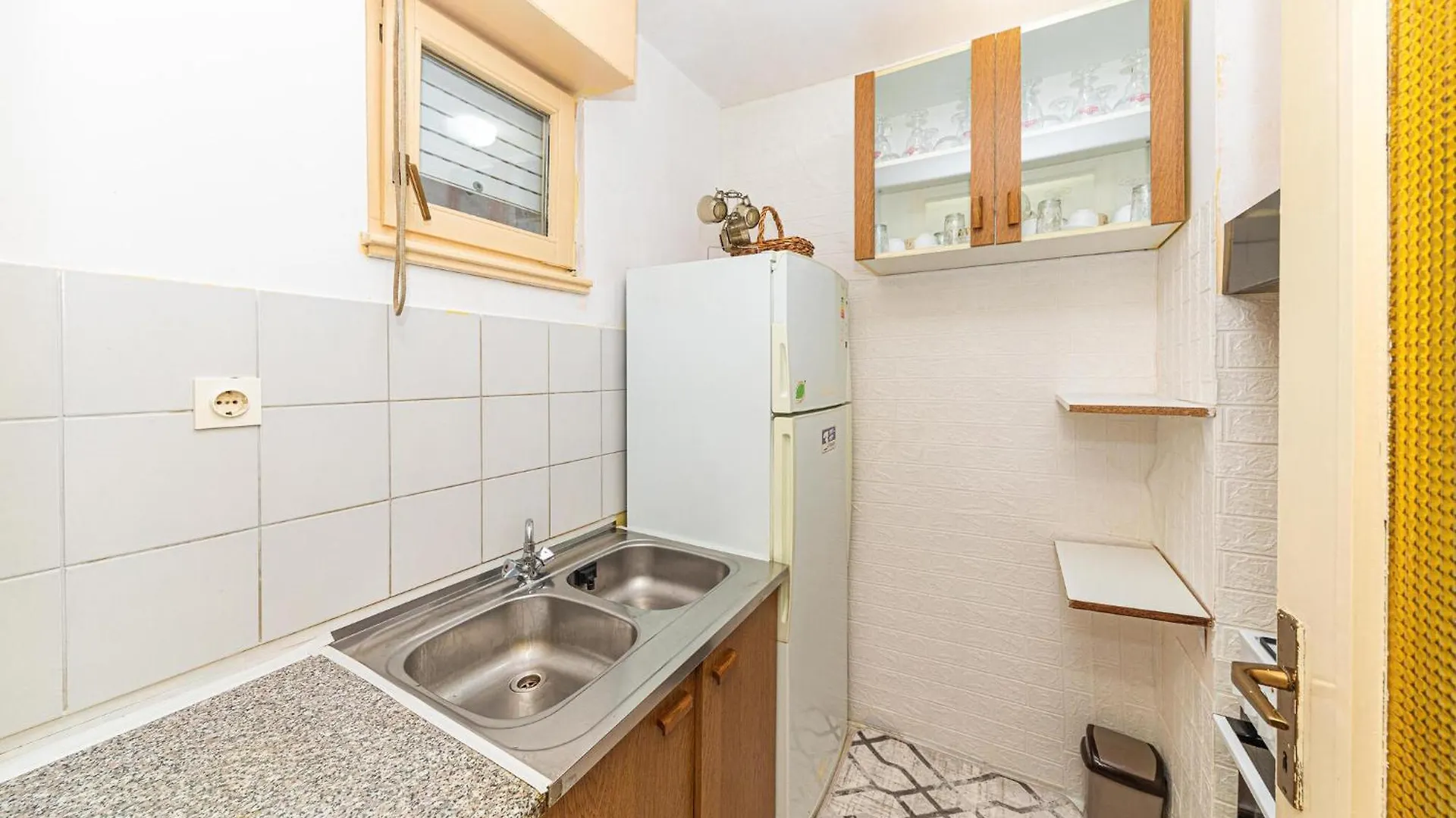 Gorgeous Apartment In Trogir With Kitchenette
